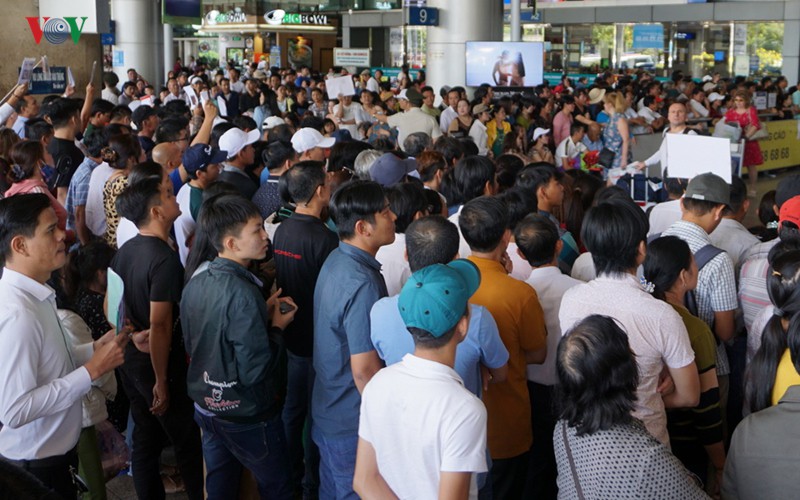 Mở thêm đường chỉ giải quyết bề nổi ùn tắc quanh sân bay Tân Sơn Nhất - Ảnh 2. Mở thêm đường chỉ giải quyết bề nổi ùn tắc quanh sân bay Tân Sơn Nhất - Ảnh 2.