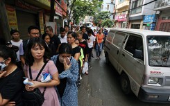 Dòng người xếp hàng mua bánh Trung thu khiến đường Thụy Khuê tắc dài
