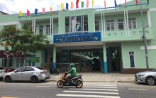 Đà Nẵng thu hẹp vỉa hè, làm điểm đỗ xe trước cửa trường học