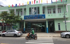 Đà Nẵng thu hẹp vỉa hè, làm điểm đỗ xe trước cửa trường học