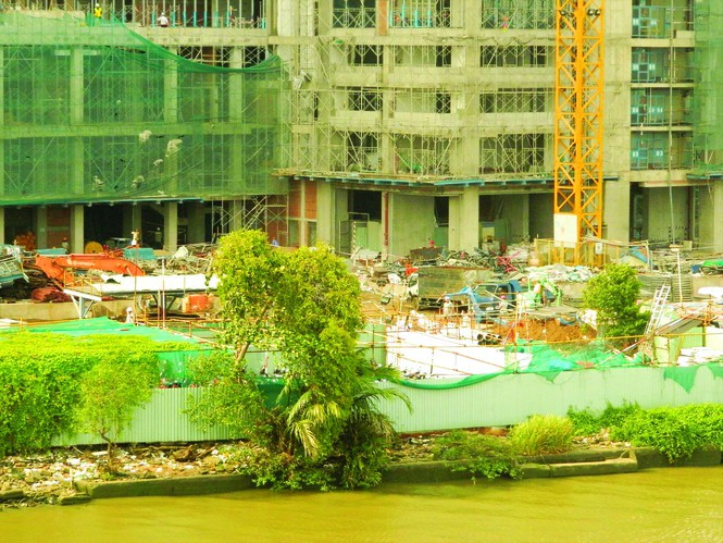 Thôn tính 'đất vàng' ven sông Sài Gòn: Tài sản chung biến thành của riêng - Ảnh 1. Thôn tính 'đất vàng' ven sông Sài Gòn: Tài sản chung biến thành của riêng - Ảnh 1.