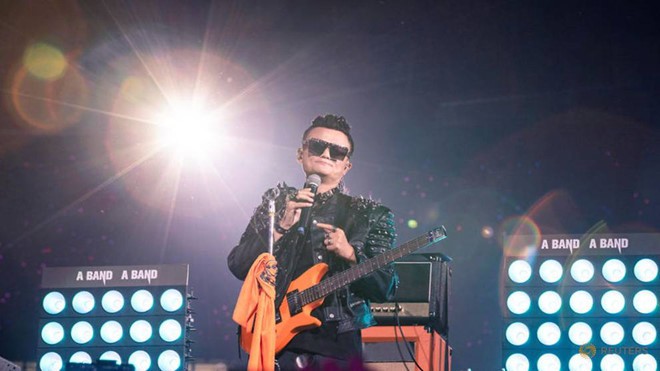 Jack Ma hát rock, đẫm nước mắt trong tiệc chia tay đế chế Alibaba - Ảnh 1. Jack Ma hát rock, đẫm nước mắt trong tiệc chia tay đế chế Alibaba - Ảnh 1.