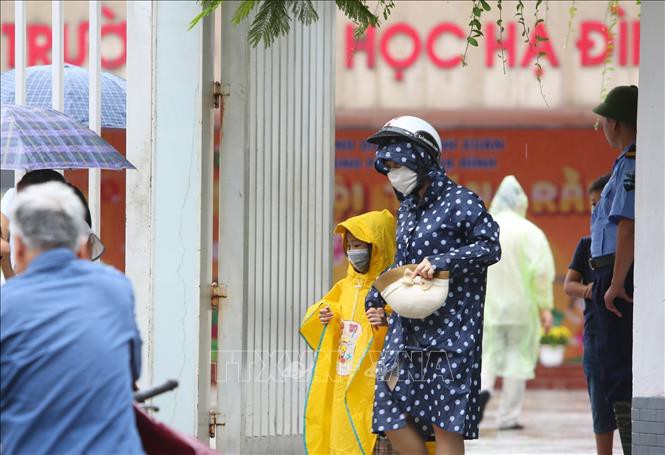 Khám sức khỏe miễn phí cho học sinh trong khu vực ảnh hưởng vụ cháy Công ty Rạng Đông - Ảnh 1. Khám sức khỏe miễn phí cho học sinh trong khu vực ảnh hưởng vụ cháy Công ty Rạng Đông - Ảnh 1.