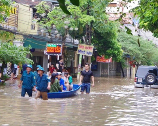 3 người chết, 43 ô tô hư hỏng do 'chìm nghỉm' trong trận lụt ở Thái Nguyên - Ảnh 4. 3 người chết, 43 ô tô hư hỏng do 'chìm nghỉm' trong trận lụt ở Thái Nguyên - Ảnh 4.