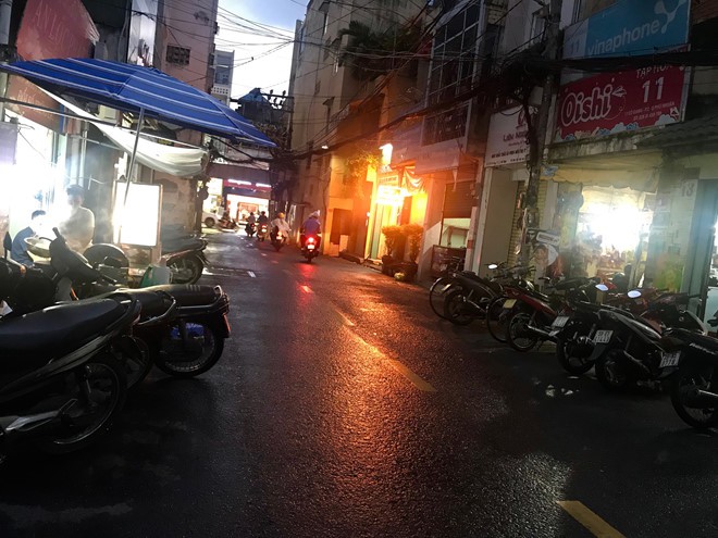 Người Sài Gòn hiến đất tiền tỉ mở hẻm: Giá nhà tăng mạnh sau 'thương thuyết' 10 năm - Ảnh 2. Người Sài Gòn hiến đất tiền tỉ mở hẻm: Giá nhà tăng mạnh sau 'thương thuyết' 10 năm - Ảnh 2.