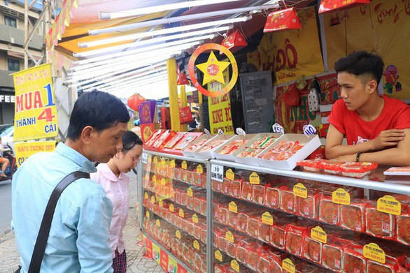 Ma trận bánh trung thu khuyến mãi, cẩn thận mua lầm - Ảnh 1.