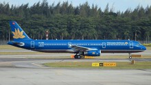 Tàu bay lại bị rách lốp khi hạ cánh tại Tân Sơn Nhất