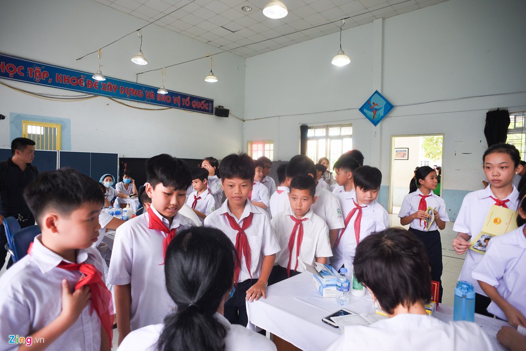 Khám miễn phí cho hàng trăm học sinh Hạ Đình sau vụ cháy Rạng Đông - Ảnh 10. Khám miễn phí cho hàng trăm học sinh Hạ Đình sau vụ cháy Rạng Đông - Ảnh 10.