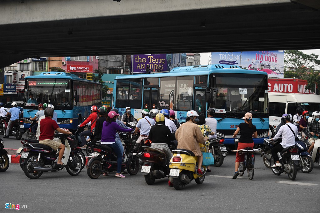 Mớ bòng bong xe cộ ở nút giao 3 tầng cửa ngõ Hà Nội - Ảnh 11. Mớ bòng bong xe cộ ở nút giao 3 tầng cửa ngõ Hà Nội - Ảnh 11.
