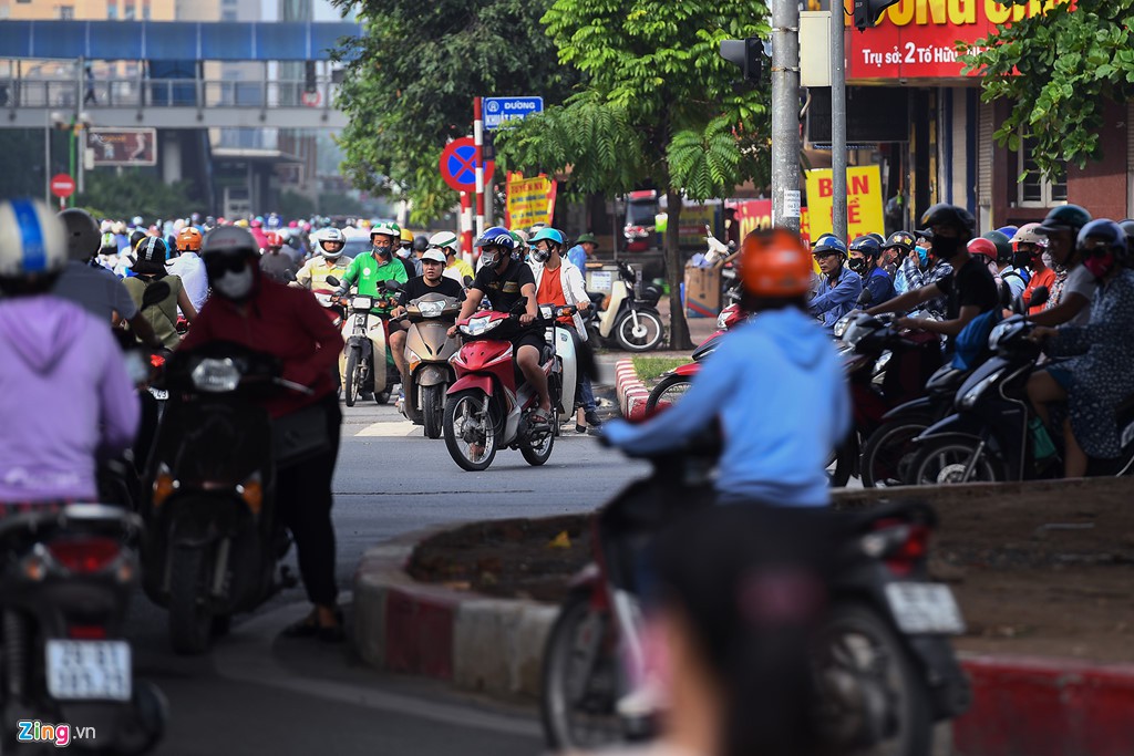Mớ bòng bong xe cộ ở nút giao 3 tầng cửa ngõ Hà Nội - Ảnh 12. Mớ bòng bong xe cộ ở nút giao 3 tầng cửa ngõ Hà Nội - Ảnh 12.