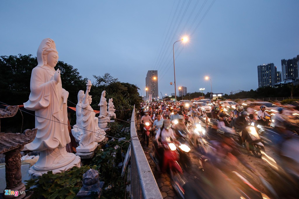 Mớ bòng bong xe cộ ở nút giao 3 tầng cửa ngõ Hà Nội - Ảnh 16. Mớ bòng bong xe cộ ở nút giao 3 tầng cửa ngõ Hà Nội - Ảnh 16.