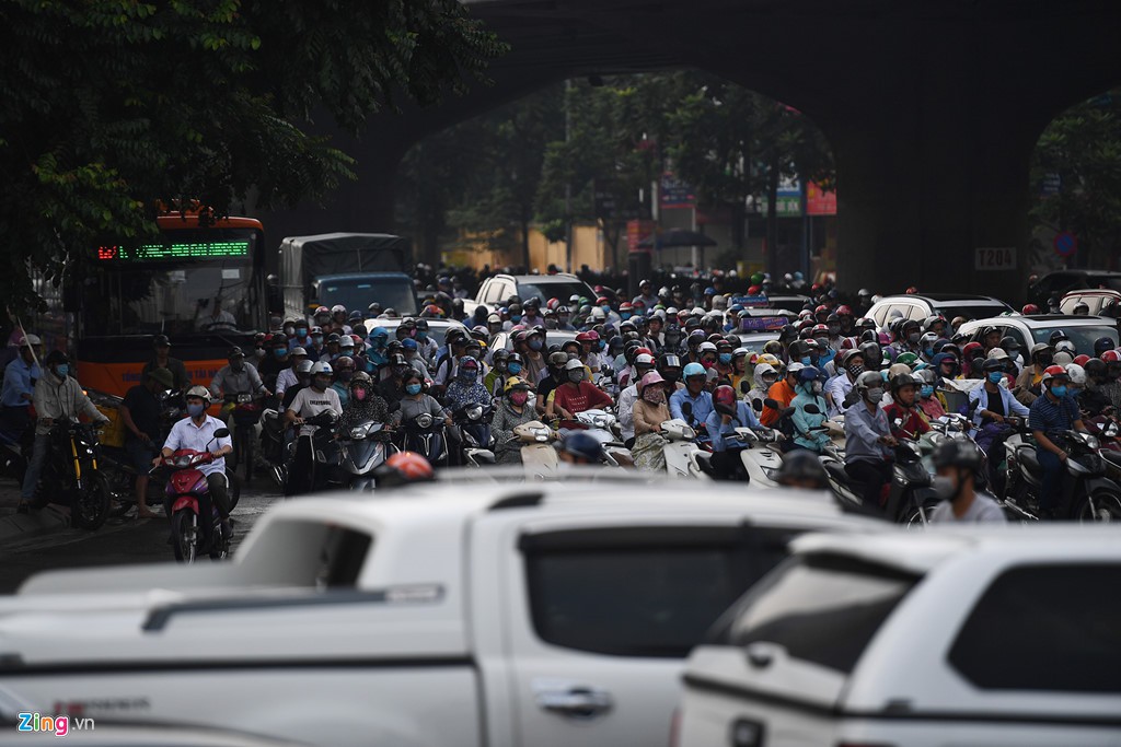Mớ bòng bong xe cộ ở nút giao 3 tầng cửa ngõ Hà Nội - Ảnh 4. Mớ bòng bong xe cộ ở nút giao 3 tầng cửa ngõ Hà Nội - Ảnh 4.