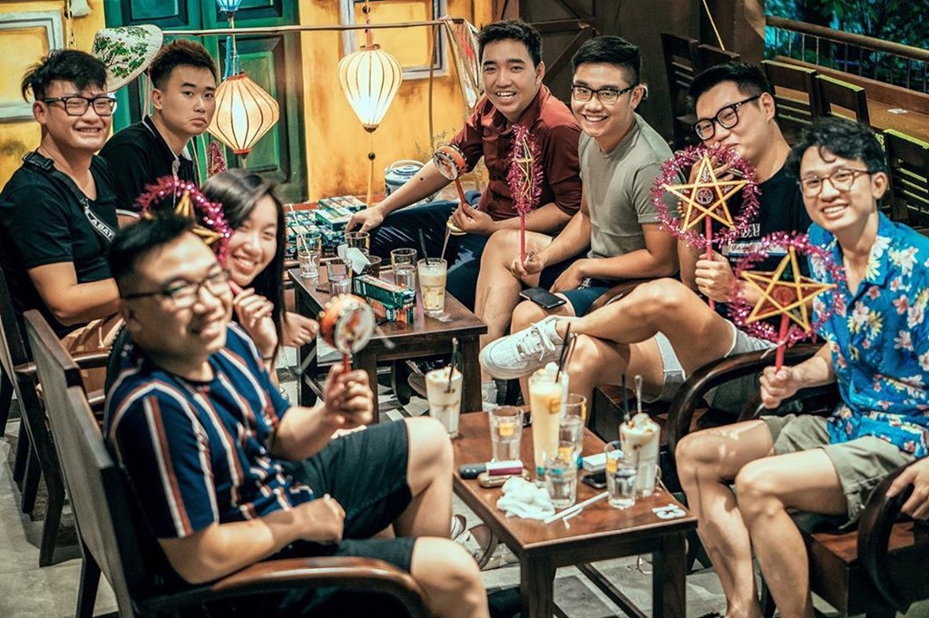 Trung thu ghe 5 quan ca phe trang tri tran khong khi trang ram hinh anh 4 Trung thu ghe 5 quan ca phe trang tri tran khong khi trang ram hinh anh 4