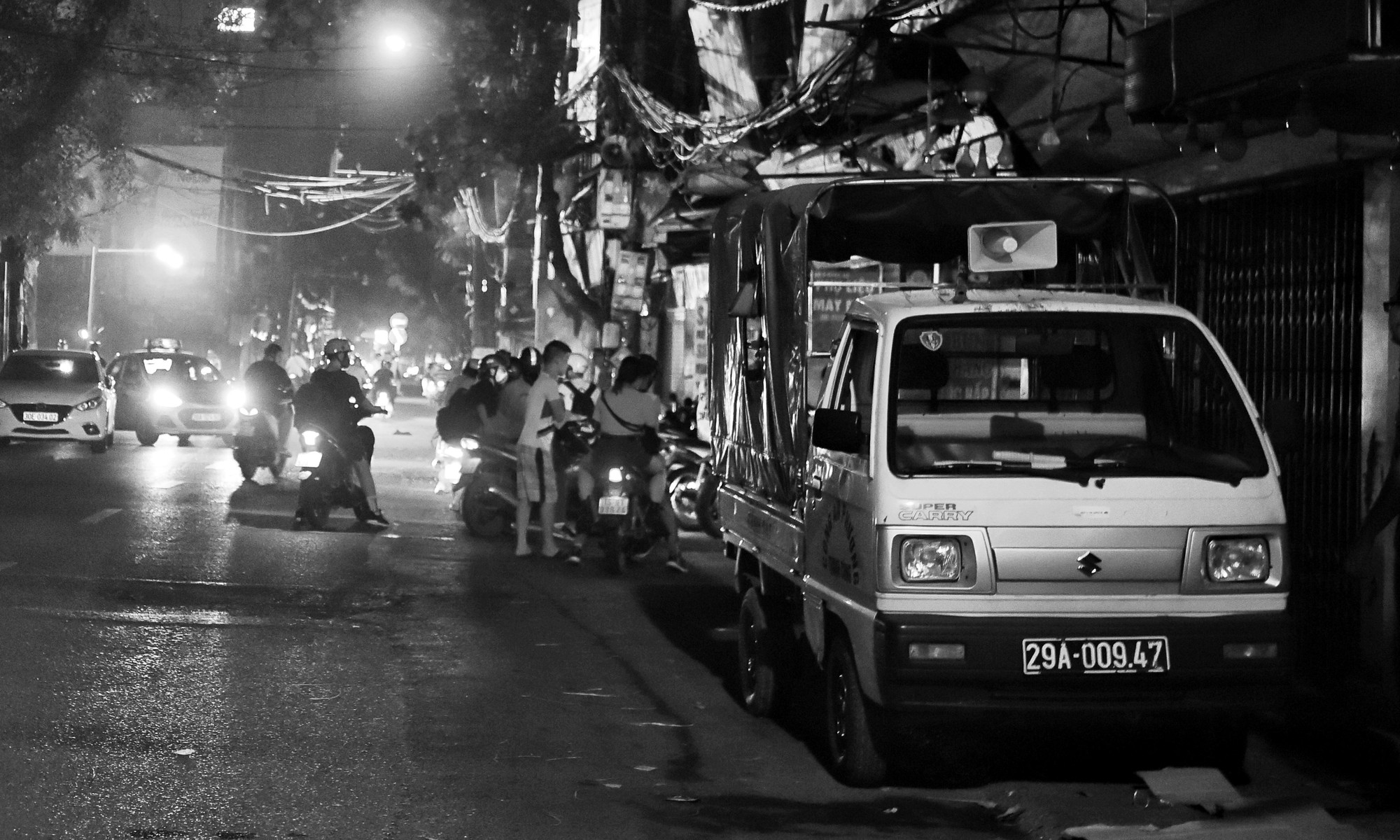 Kinh tế đêm: Cuộc giằng co trong bóng tối - Ảnh 3. Kinh tế đêm: Cuộc giằng co trong bóng tối - Ảnh 3.