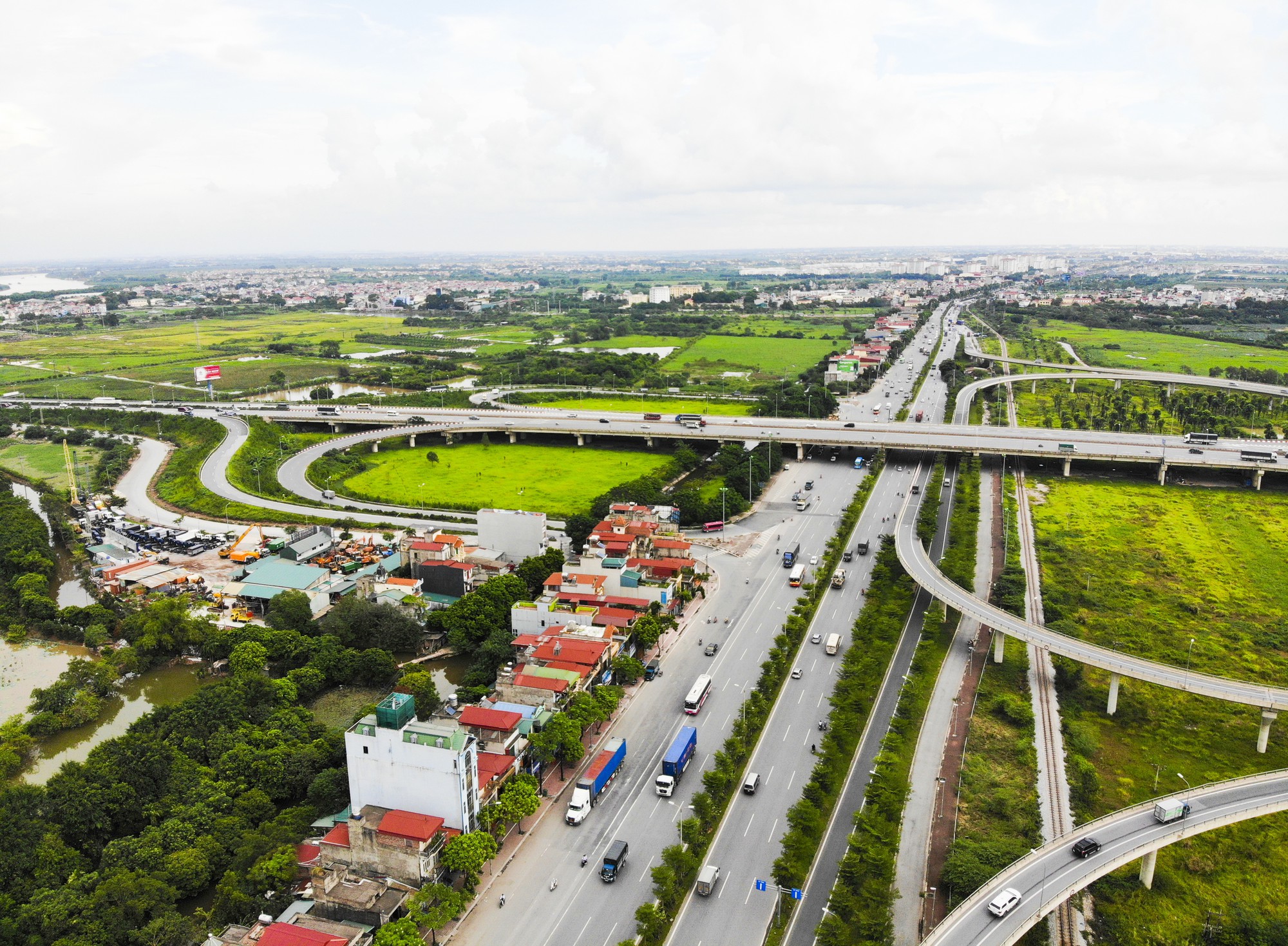 Những giao lộ khổng lồ thay đổi diện mạo cửa ngõ Thủ đô - Ảnh 10. Những giao lộ khổng lồ thay đổi diện mạo cửa ngõ Thủ đô - Ảnh 10.