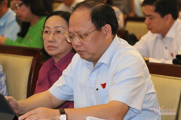 Ông Tất Thành Cang lại dính đến sai phạm mới - Ảnh 1. Ông Tất Thành Cang lại dính đến sai phạm mới - Ảnh 1.