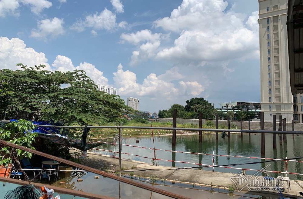 Cận cảnh hành lang bảo vệ sông Sài Gòn bị 'độc chiếm' - Ảnh 2. Cận cảnh hành lang bảo vệ sông Sài Gòn bị 'độc chiếm' - Ảnh 2.