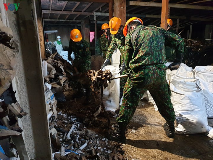 Người dân sống quanh công ty Rạng Đông không cần phải di tản nữa - Ảnh 2. Người dân sống quanh công ty Rạng Đông không cần phải di tản nữa - Ảnh 2.