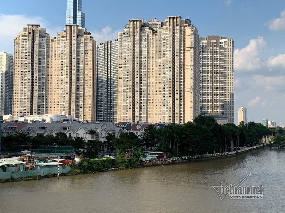 Cận cảnh hành lang bảo vệ sông Sài Gòn bị 'độc chiếm' - Ảnh 4. Cận cảnh hành lang bảo vệ sông Sài Gòn bị 'độc chiếm' - Ảnh 4.