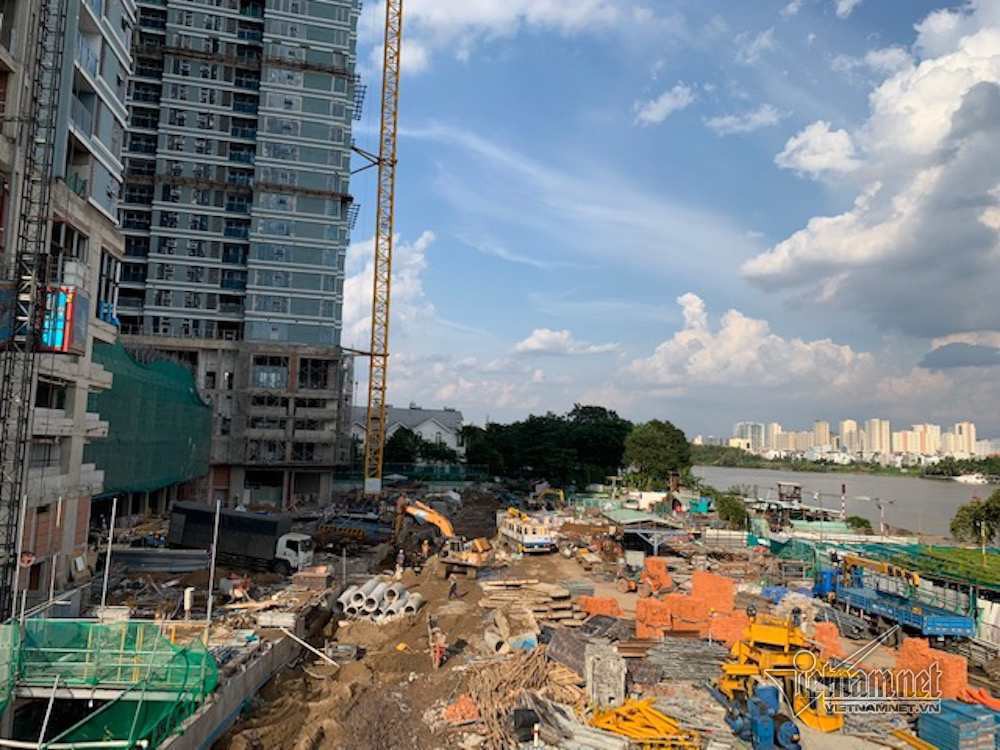 Cận cảnh hành lang bảo vệ sông Sài Gòn bị 'độc chiếm' - Ảnh 6. Cận cảnh hành lang bảo vệ sông Sài Gòn bị 'độc chiếm' - Ảnh 6.