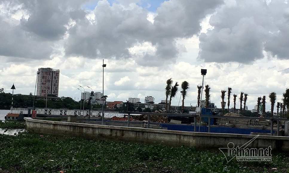Cận cảnh hành lang bảo vệ sông Sài Gòn bị 'độc chiếm' - Ảnh 7. Cận cảnh hành lang bảo vệ sông Sài Gòn bị 'độc chiếm' - Ảnh 7.