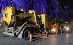 Trắng đêm hút bùn, tẩy độc hệ thống thoát nước quanh Công ty Rạng Đông