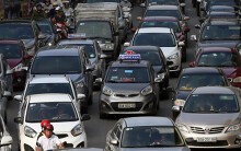 Gắn mào 'taxi công nghệ': Dán chữ phản quang khó nhận diện, dễ bóc ra để đi vào phố cấm