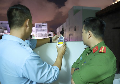 Cảnh sát xử lí ô nhiễm tiếng ồn - Ảnh 1. Cảnh sát xử lí ô nhiễm tiếng ồn - Ảnh 1.