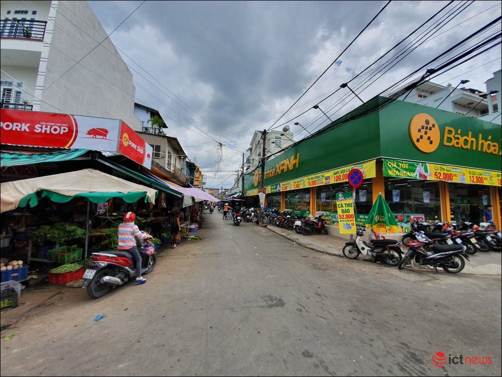 Chợ truyền thống bị ông lớn bán lẻ bao vây - Ảnh 3. Chợ truyền thống bị ông lớn bán lẻ bao vây - Ảnh 3.