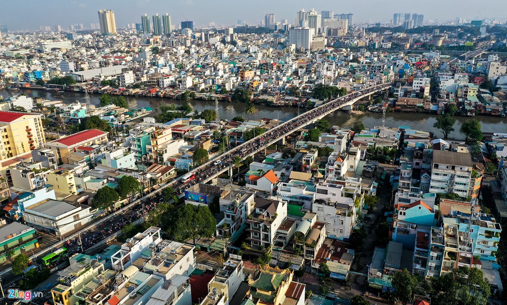 Nút thắt cổ chai gây ùn tắc ở cửa ngõ phía nam Sài Gòn - Ảnh 1.