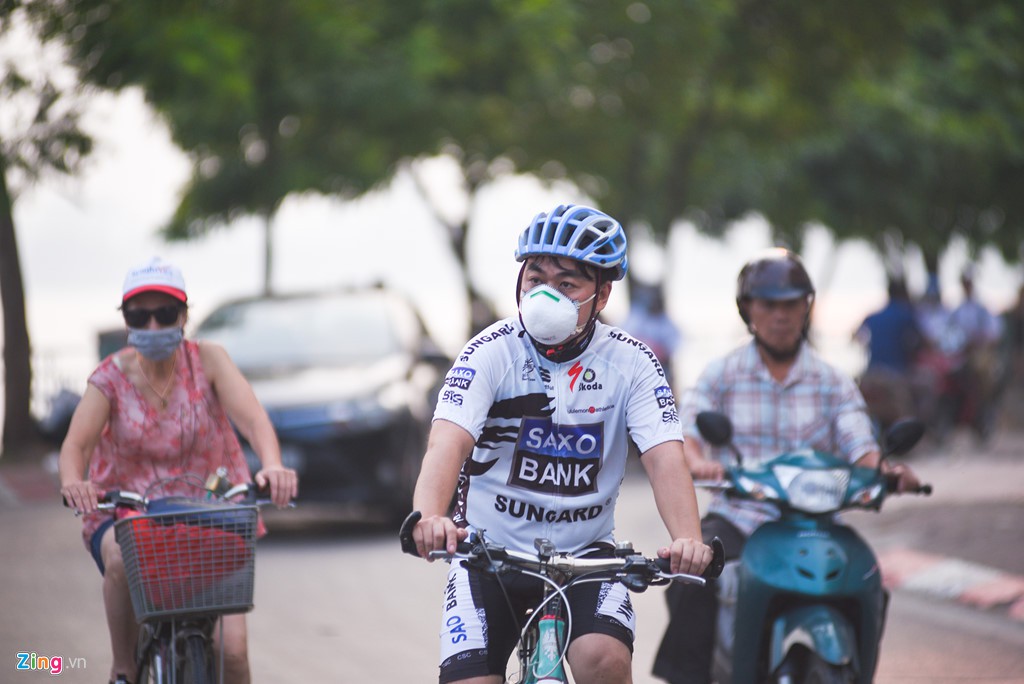 Hà Nội trong báo động đỏ về ô nhiễm không khí - Ảnh 10. Hà Nội trong báo động đỏ về ô nhiễm không khí - Ảnh 10.