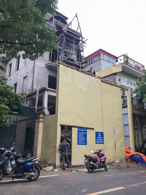 Đổ cho 'đất vàng' tiền tỉ, cao ốc trung tâm Hà Nội xây vượt mặt - Ảnh 3.