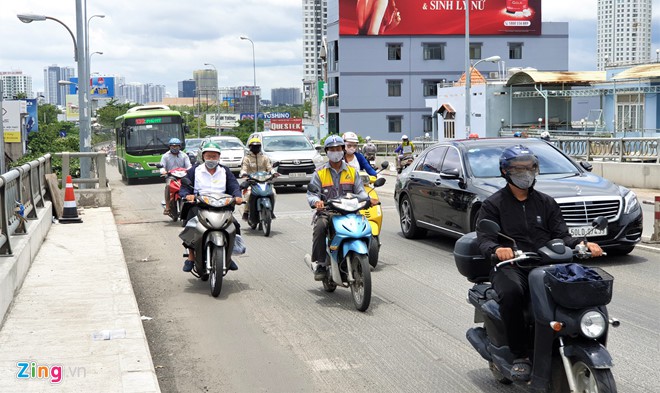 Cầu Kênh Tẻ mở rộng thêm 2 m, dân Nam Sài Gòn có thoát cảnh kẹt xe? - Ảnh 1. Cầu Kênh Tẻ mở rộng thêm 2 m, dân Nam Sài Gòn có thoát cảnh kẹt xe? - Ảnh 1.