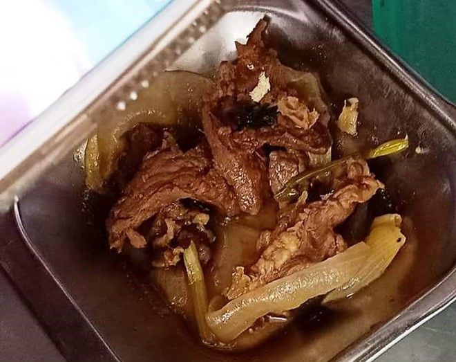 Thức ăn có sinh vật lạ, hàng ngàn công nhân lập tức ngừng việc - Ảnh 2. Thức ăn có sinh vật lạ, hàng ngàn công nhân lập tức ngừng việc - Ảnh 2.