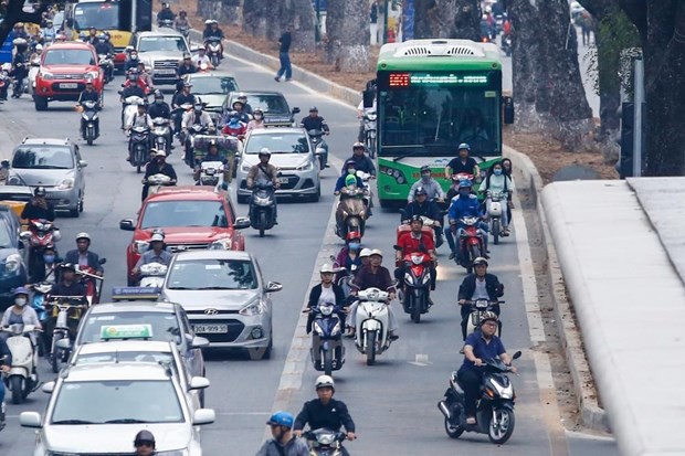 Mở làn đường riêng xe buýt: Liệu có bị 'sa lầy' vòng vây xe cá nhân? - Ảnh 2. Mở làn đường riêng xe buýt: Liệu có bị 'sa lầy' vòng vây xe cá nhân? - Ảnh 2.