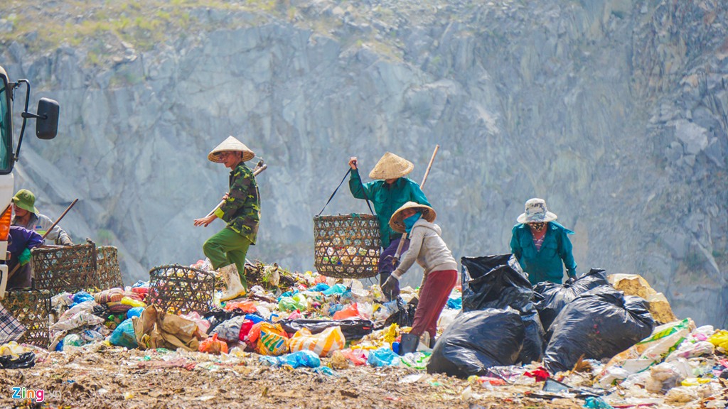 Bãi rác lớn nhất miền Trung cận kề ngày đóng cửa - Ảnh 7. Bãi rác lớn nhất miền Trung cận kề ngày đóng cửa - Ảnh 7.