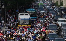 Hà Nội: Phương tiện cá nhân ken đặc trên những đường chuẩn bị làm làn ưu tiên xe buýt