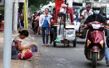 TP HCM khẩn trương loại bỏ tình trạng bán hàng rong, 'chăn dắt' ăn xin trên địa bàn