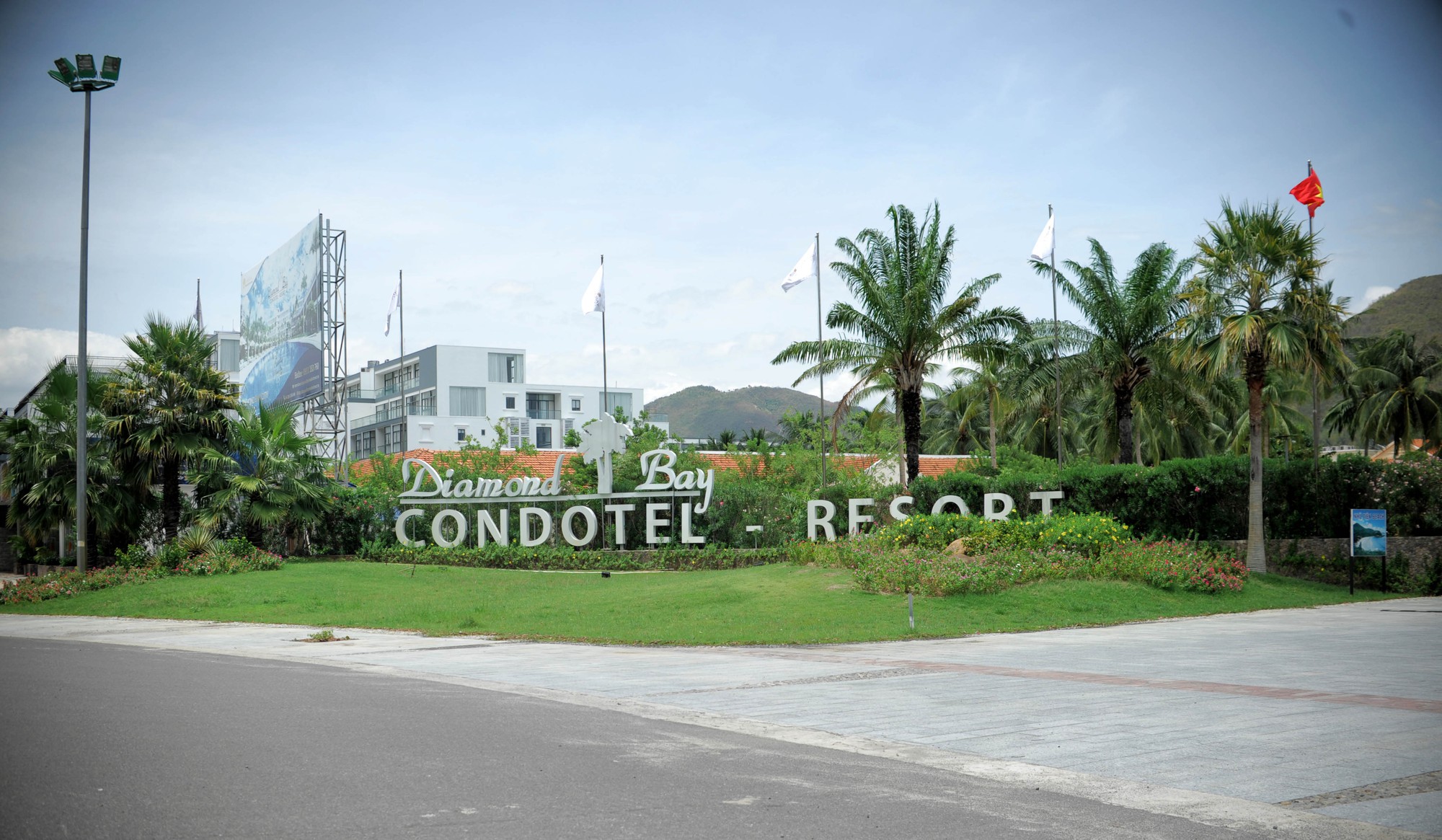 Khánh Hòa: 37 người nước ngoài nhập viện sau khi dùng buffet sáng tại Diamond Bay Condotel - Resort - Ảnh 1. Khánh Hòa: 37 người nước ngoài nhập viện sau khi dùng buffet sáng tại Diamond Bay Condotel - Resort - Ảnh 1.
