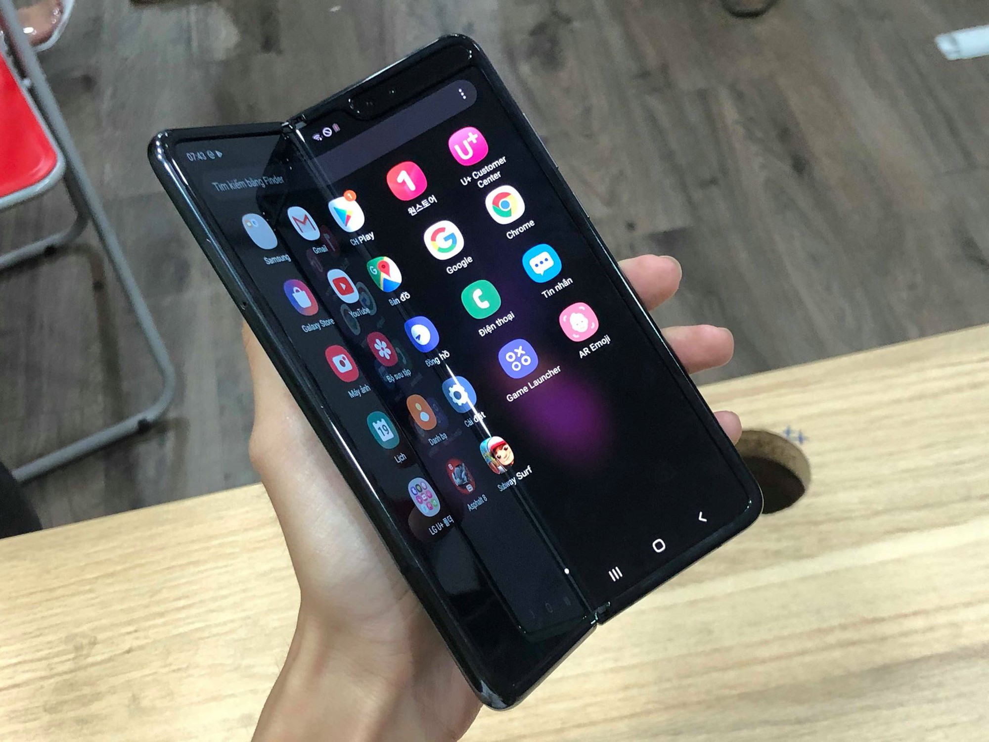 dien-thoai-galaxy-fold-lai-tiep-tuc-bi-hong-sau-mot-ngay-su-dung-3