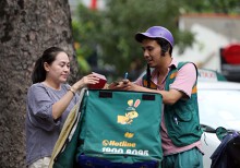 'Nóng' cuộc đua giao hàng nhanh