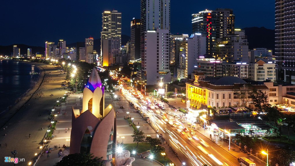 Vào chợ đêm Nha Trang cứ ngỡ như đang mua sắm ở nước ngoài - Ảnh 1.