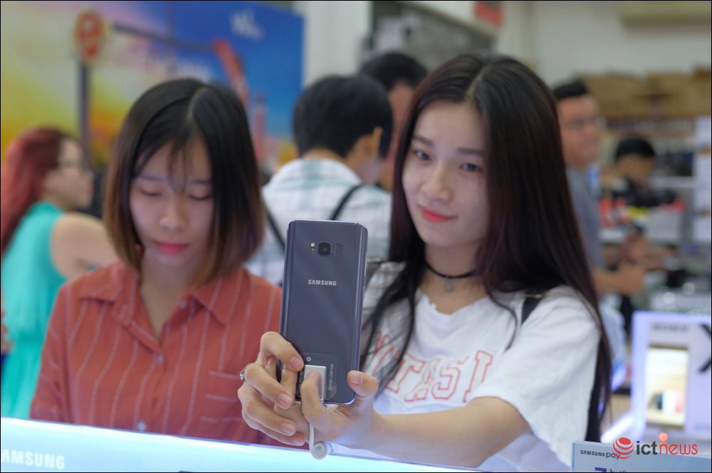 Samsung và Apple so kè từng chút một ở phân khúc smartphone cao cấp Việt Nam - Ảnh 3. Samsung và Apple so kè từng chút một ở phân khúc smartphone cao cấp Việt Nam - Ảnh 3.