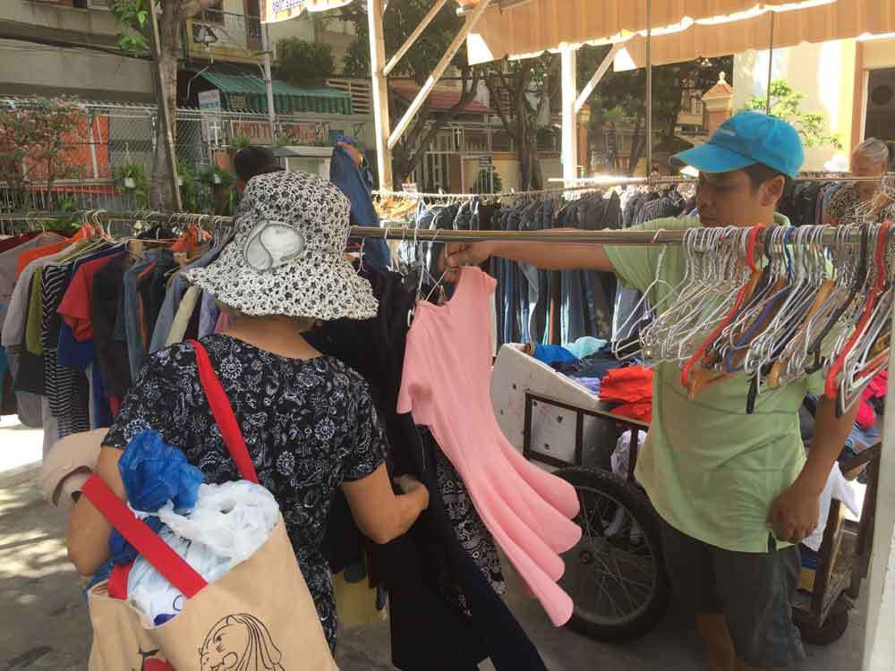 Chợ ở Sài Gòn, khách đến chỉ việc lấy đồ, không cần trả tiền - Ảnh 5. Chợ ở Sài Gòn, khách đến chỉ việc lấy đồ, không cần trả tiền - Ảnh 5.