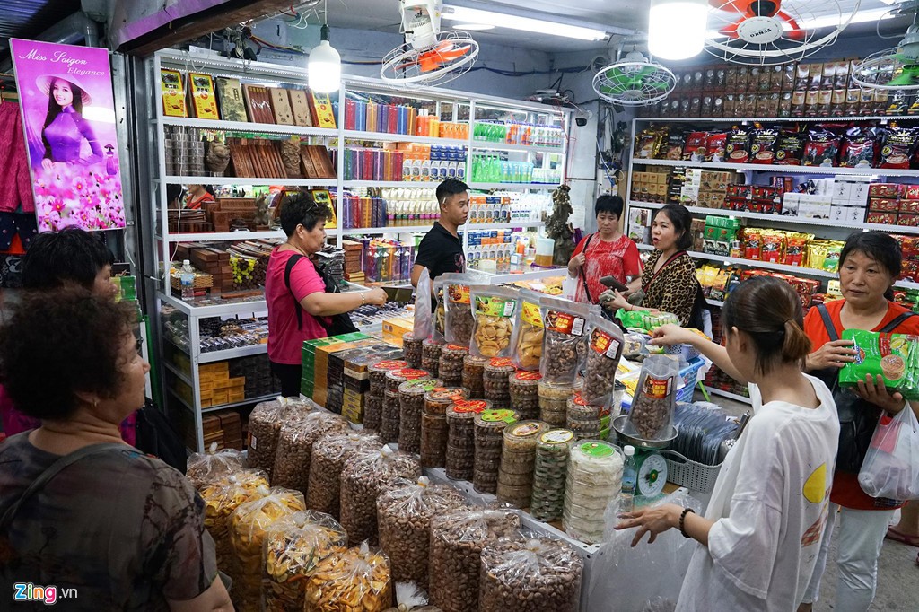 Vào chợ đêm Nha Trang cứ ngỡ như đang mua sắm ở nước ngoài - Ảnh 7.