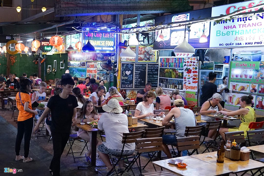 Vào chợ đêm Nha Trang cứ ngỡ như đang mua sắm ở nước ngoài - Ảnh 8.