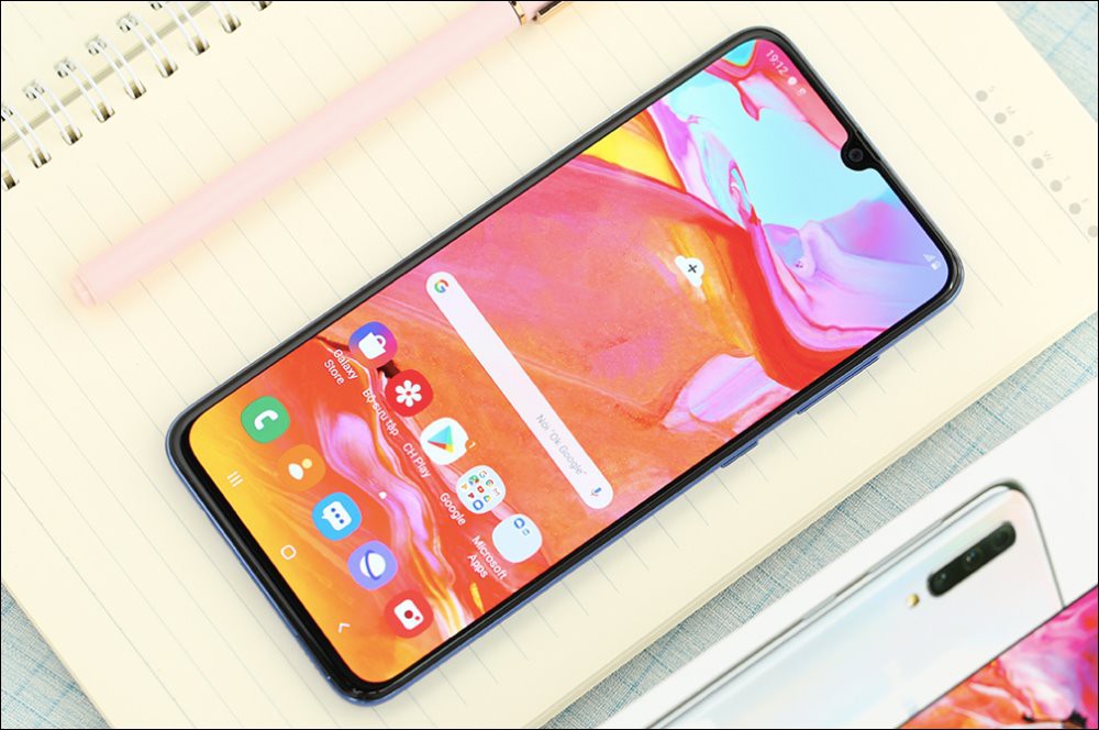 Chân dung 10 smartphone bán chạy nhất tại Việt Nam - Ảnh 8. Chân dung 10 smartphone bán chạy nhất tại Việt Nam - Ảnh 8.