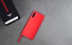Chi tiết Galaxy Note10 đỏ không bán chính hãng ở Việt Nam