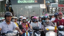 Cuối tuần đường phố Hà Nội vẫn tắc cứng
