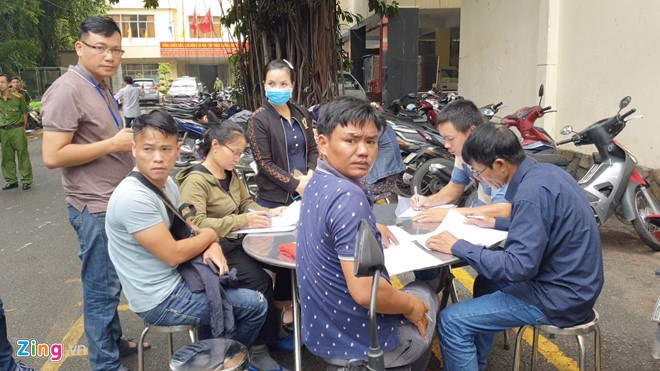 Hơn 500 người đến trụ sở công an sau vụ Chủ tịch HĐQT Alibaba bị bắt - Ảnh 2.